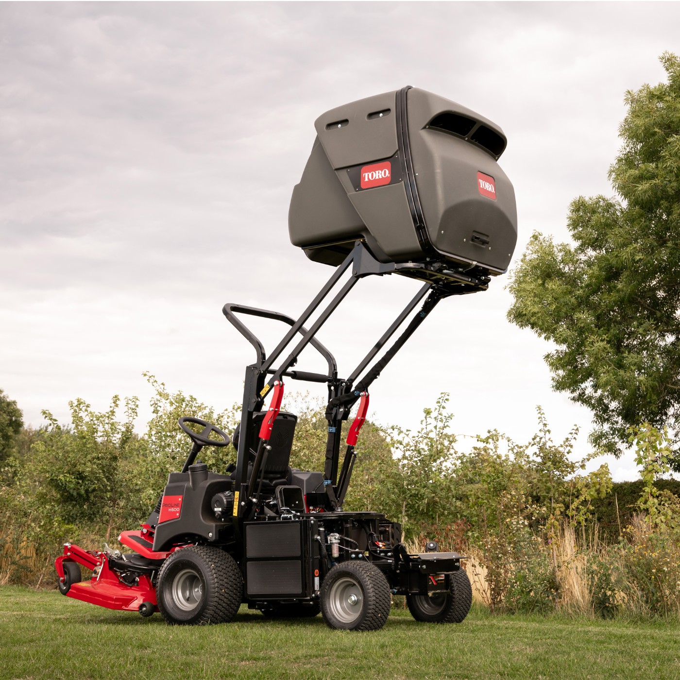 Toro ProLine H600 vysoké vysýpanie koša do výšky 1,9 m